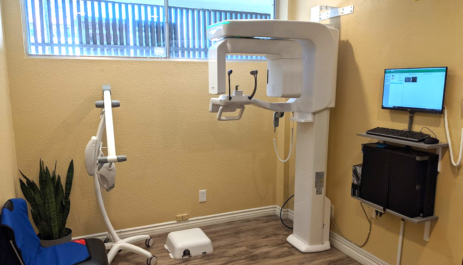 Dentist in Huntington Beach